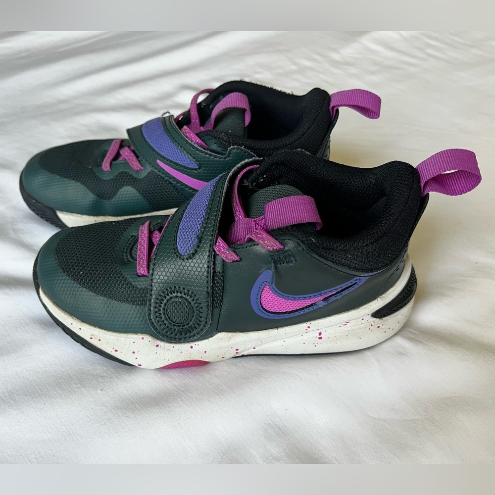 Nike Kids Team Hustle Green Sneakers, Size 13